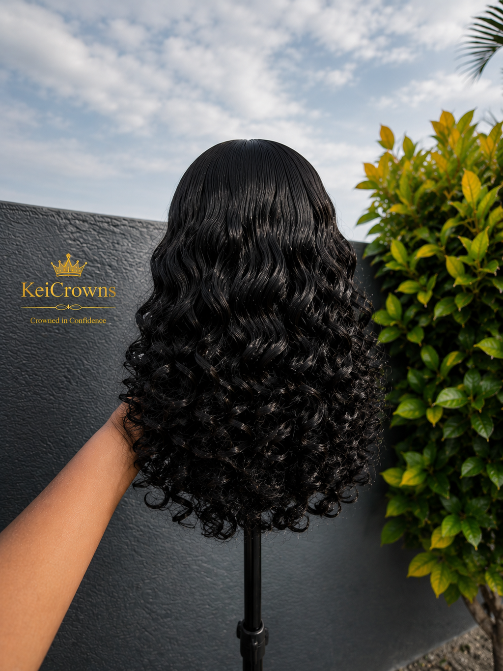 👑 Ebony Crown Futura Latisha Wig – 24" Black T-Part
