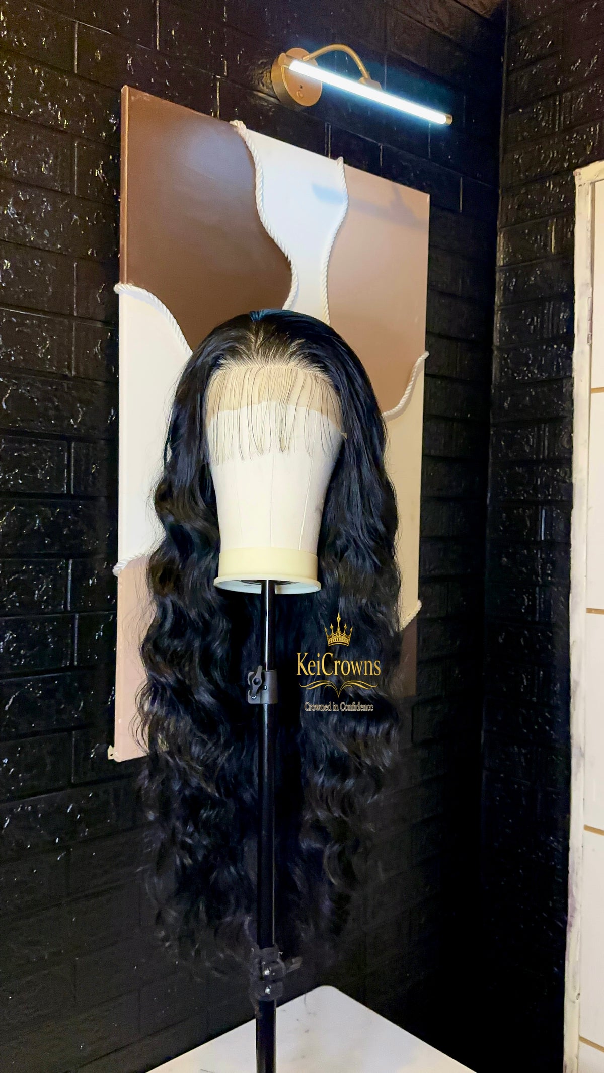 👑 Midnight Queen Wig – 32" Black Wavy